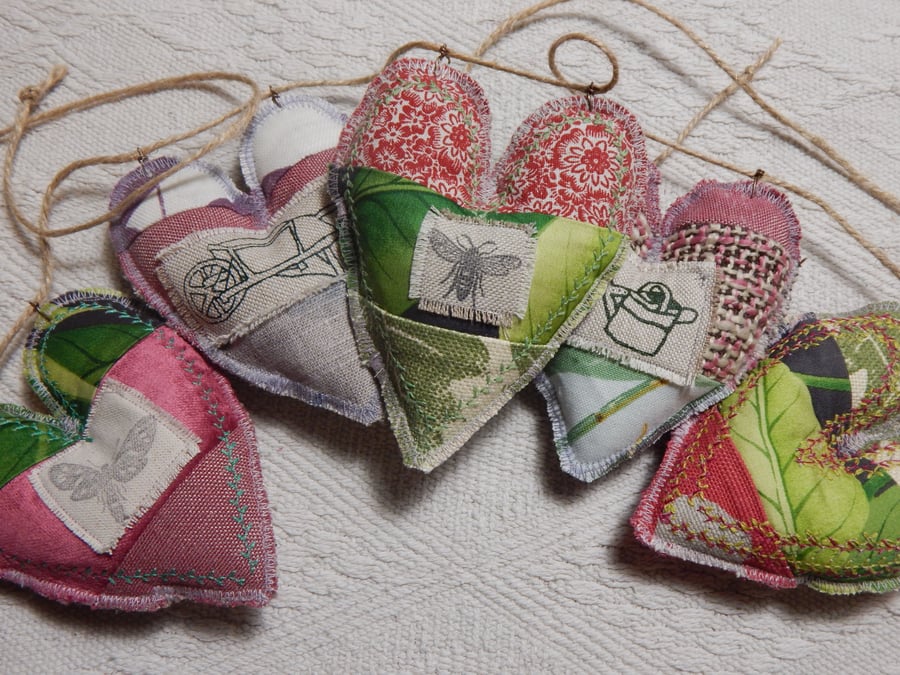 Patchwork hearts - 55 cm - Gardening Themed - Bunting, wall hanging