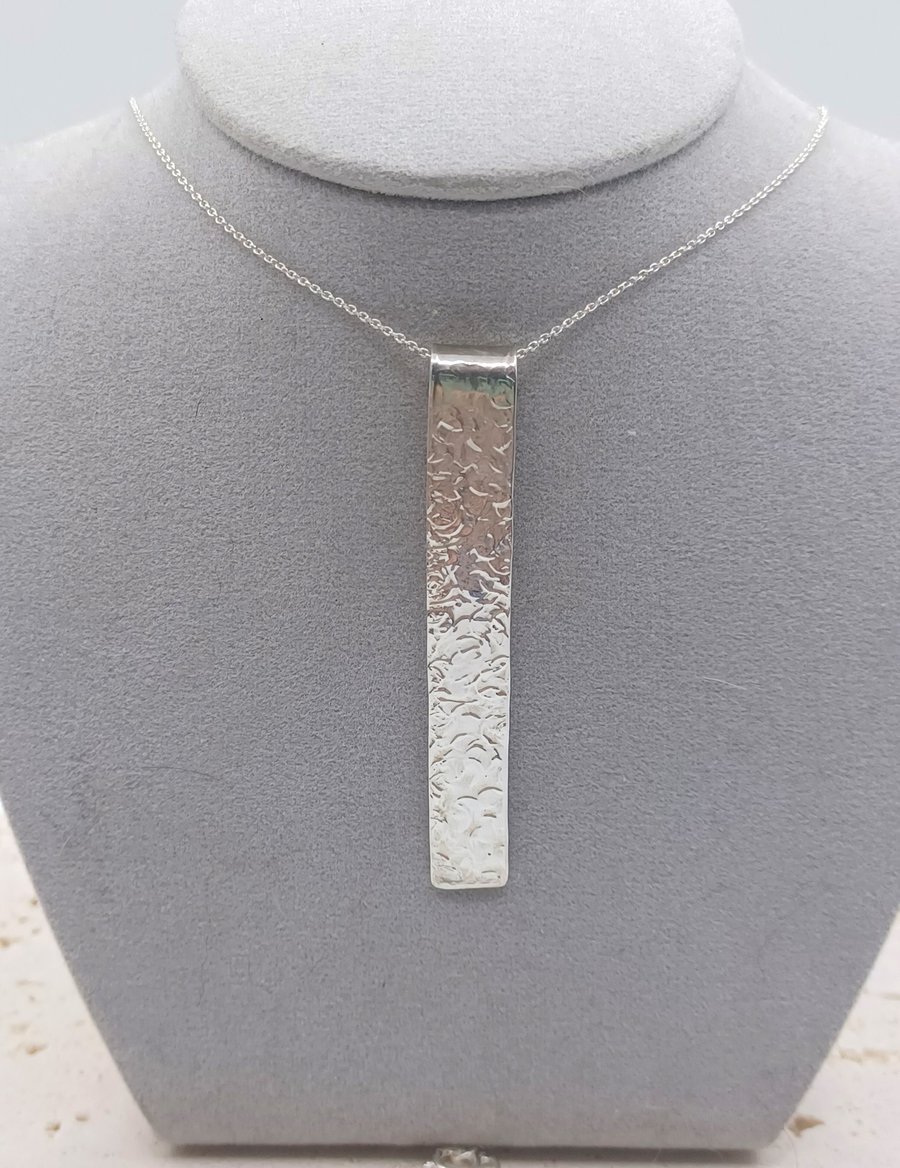 Sterling Silver Hammered Circles Texture Rollover Bar Pendant Necklace, Textured