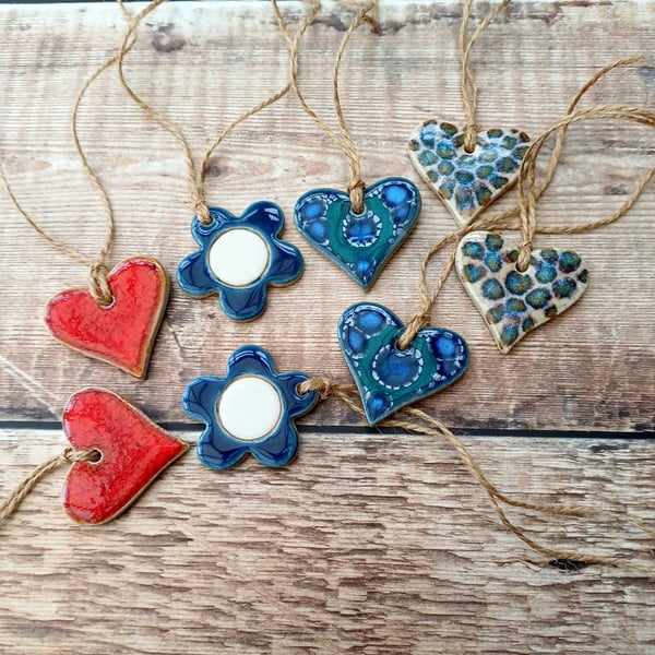 Set of 8 ceramic hearts and daisies