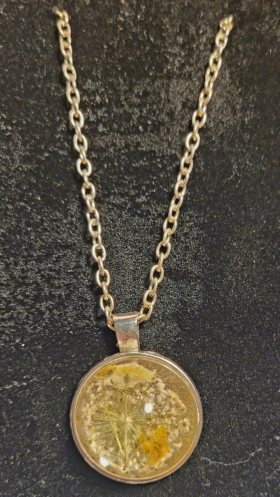 resin pendant with pressed flowers