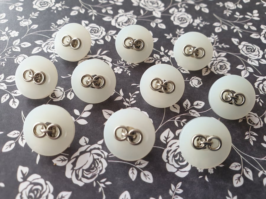 9 16" 15mm 24L Designer Buttons Polyester Pearl Ivory