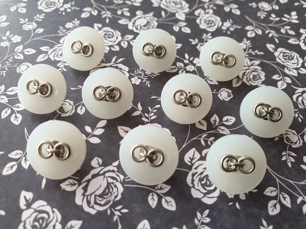 9 16" 15mm 24L Designer Buttons Polyester Pearl Ivory