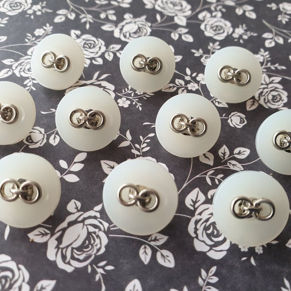 9 16" 15mm 24L Designer Buttons Polyester Pearl Ivory