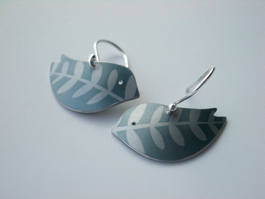 Bird earrings in grey with leaf print
