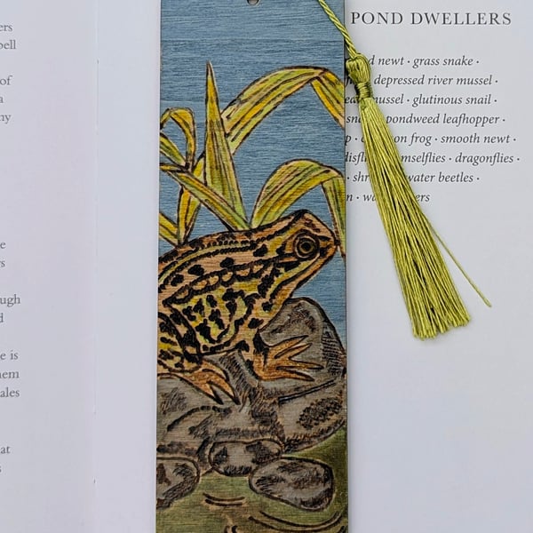 Frog bookmark - pyrography, wooden gift for a nature lover