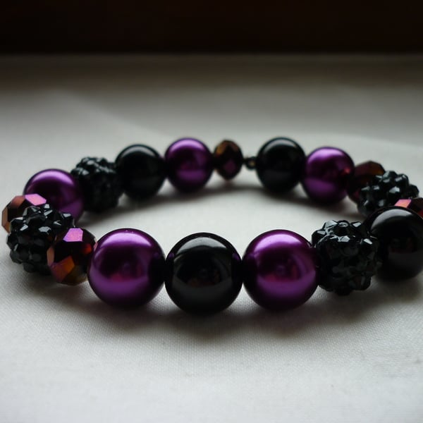 MAGENTA AND BLACK BRACELET.  818