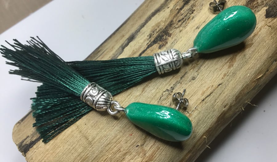 Sparkling green  ceramic tassel earrings 