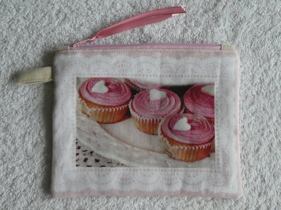 Cup Cake Print Zipped Purse. Fully Lined with Zip Pull. Heart Cup Cakes