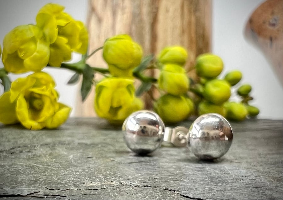 silver pebble stud earring 