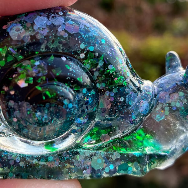 Resin snail with glitter and shell bead pieces