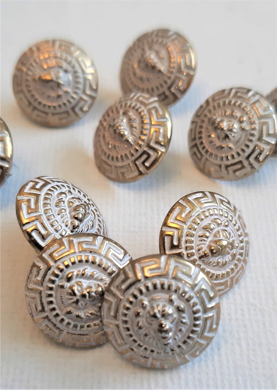 15mm Gold and white lion's head buttons