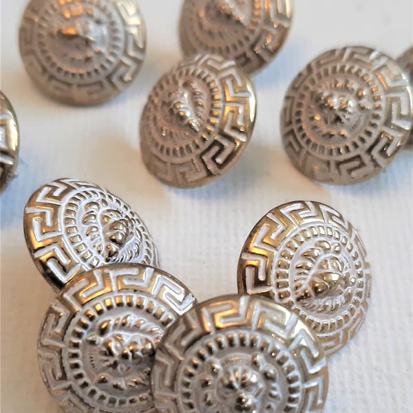15mm Gold and white lion's head buttons