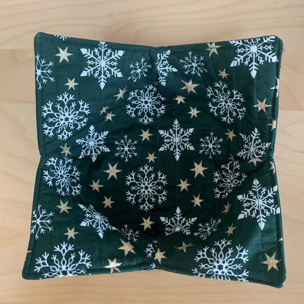 Snowflakes And Stars Print Fabric Quilted Reversible Bowl Cosy