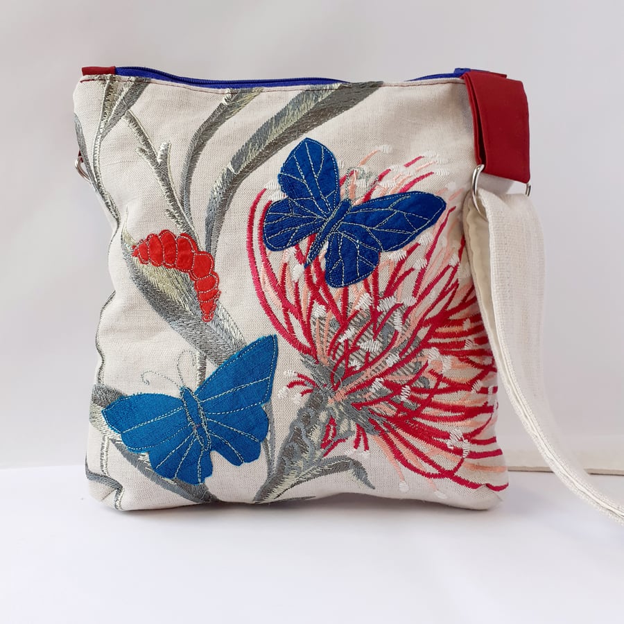 Sold. Linen and silk crossbody bag with zipped fastening
