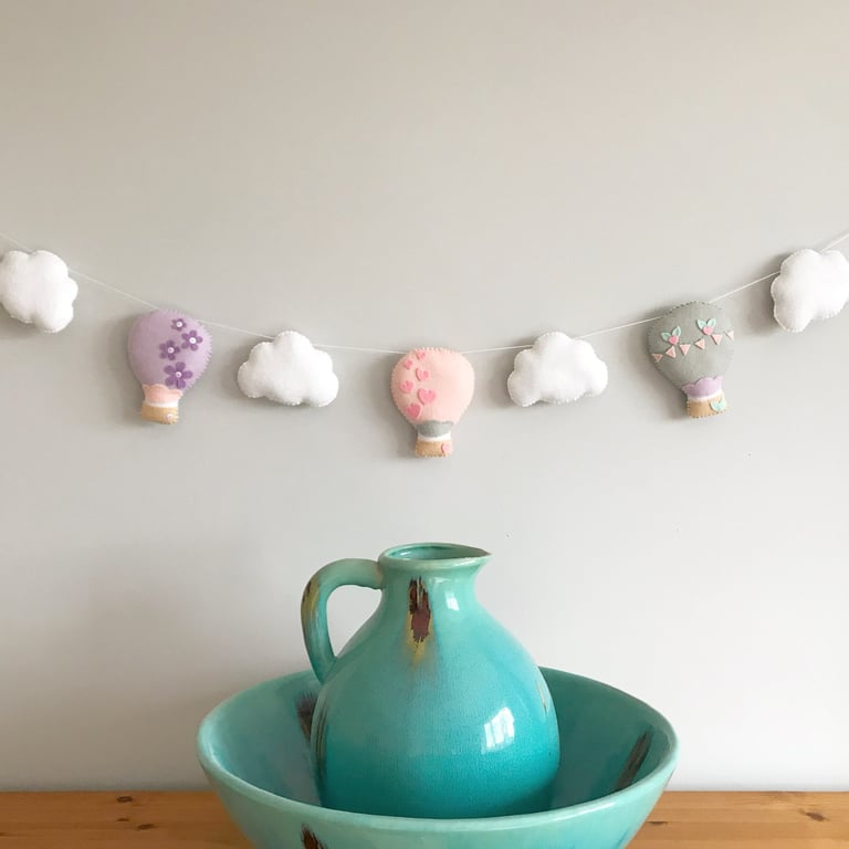 Make Your Own felt pastel Hot Air Balloon Cloud Garland Kit. Sewing pattern.