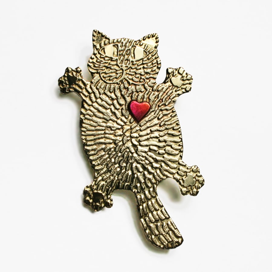 Flat Fat cat brooch with heart
