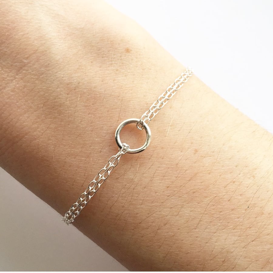 Linear Dot Bracelet 