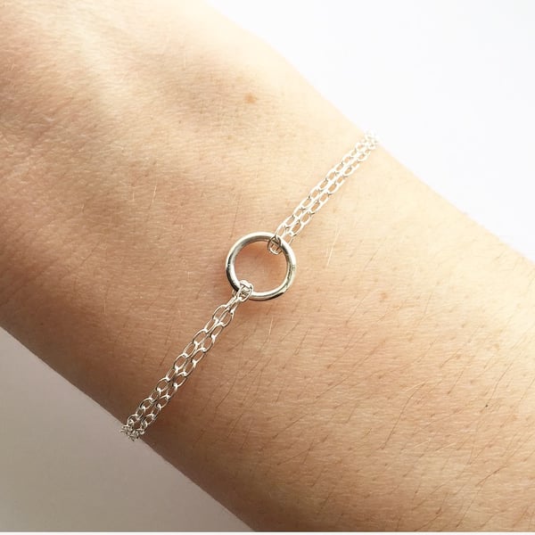 Linear Dot Bracelet 
