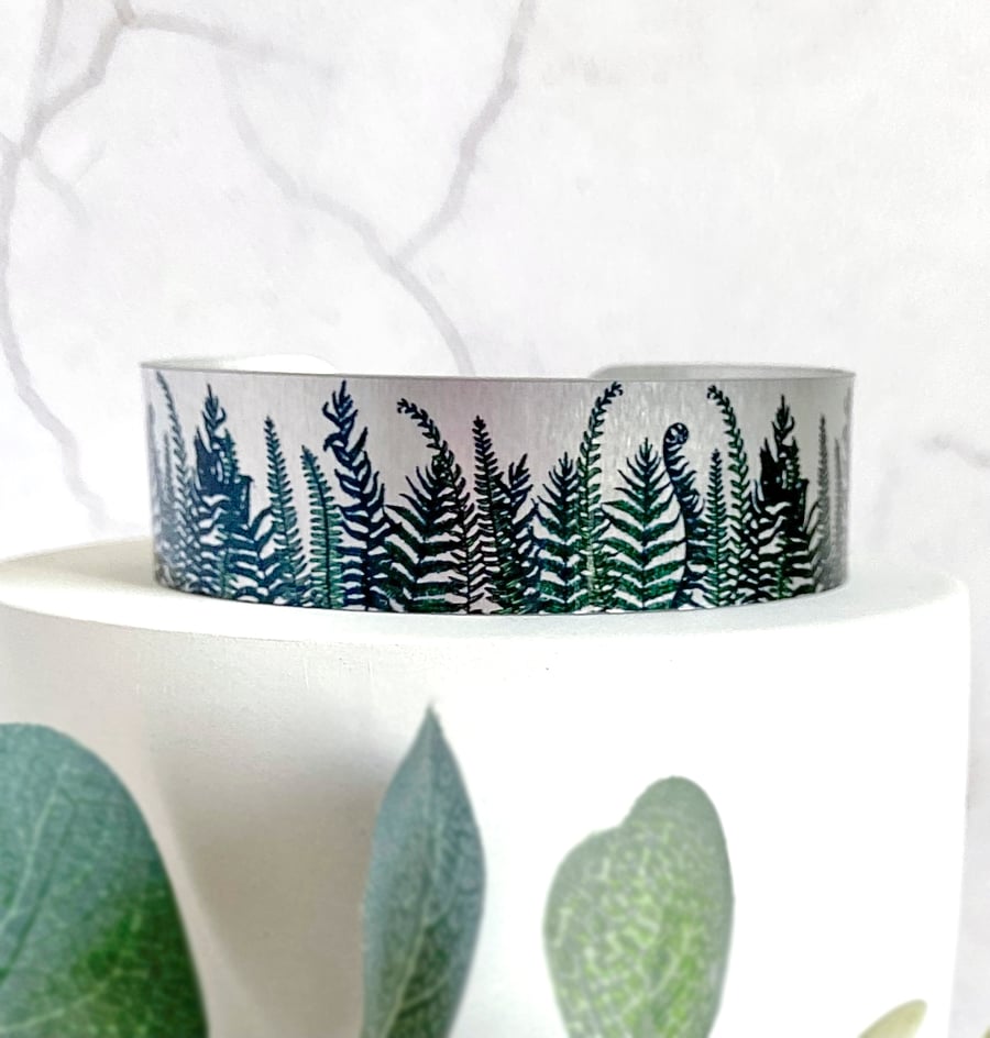 Fern cuff bracelet in aluminium with green ferns. Personalised gifts. (62)