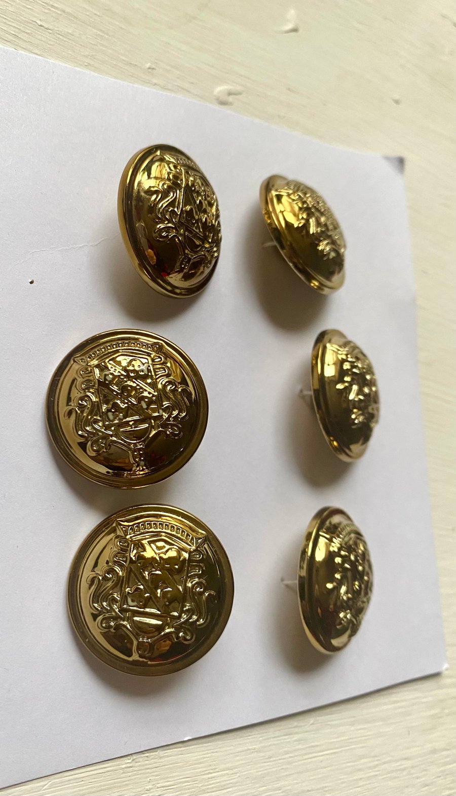 Set of 6 gold coloured blazer style vintage buttons with cres