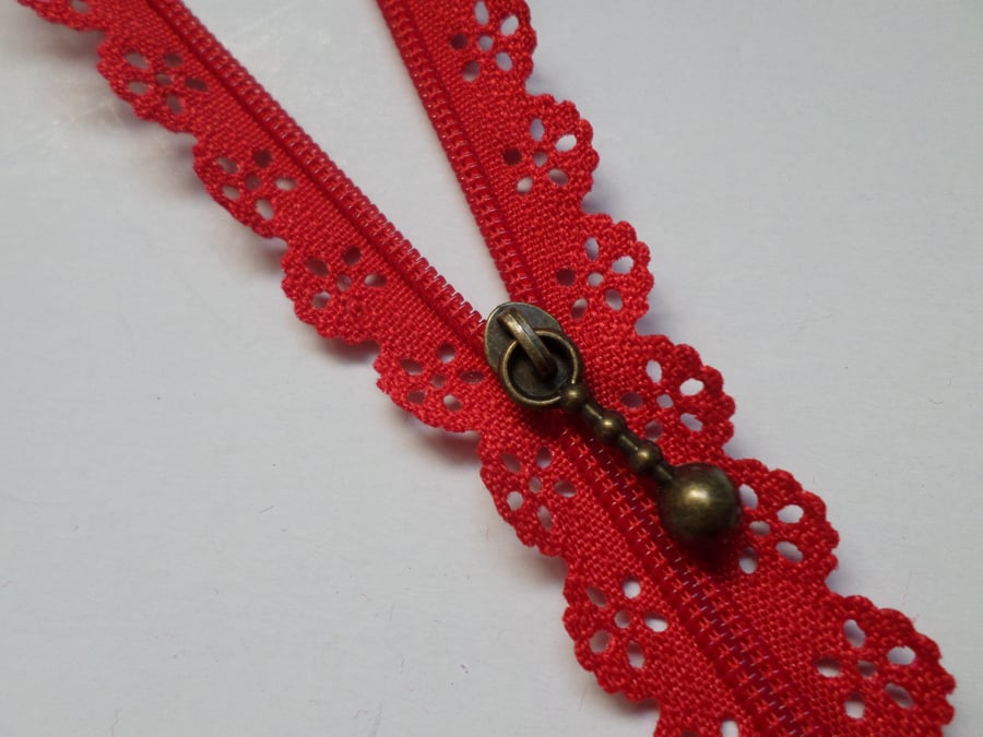 1 x Nylon Lace Zip - Metal Findings - Flower - 15cm - Red
