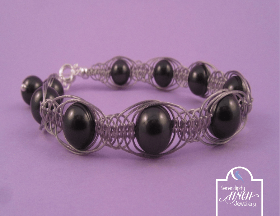 Black Shell Pearl Macrame Bracelet