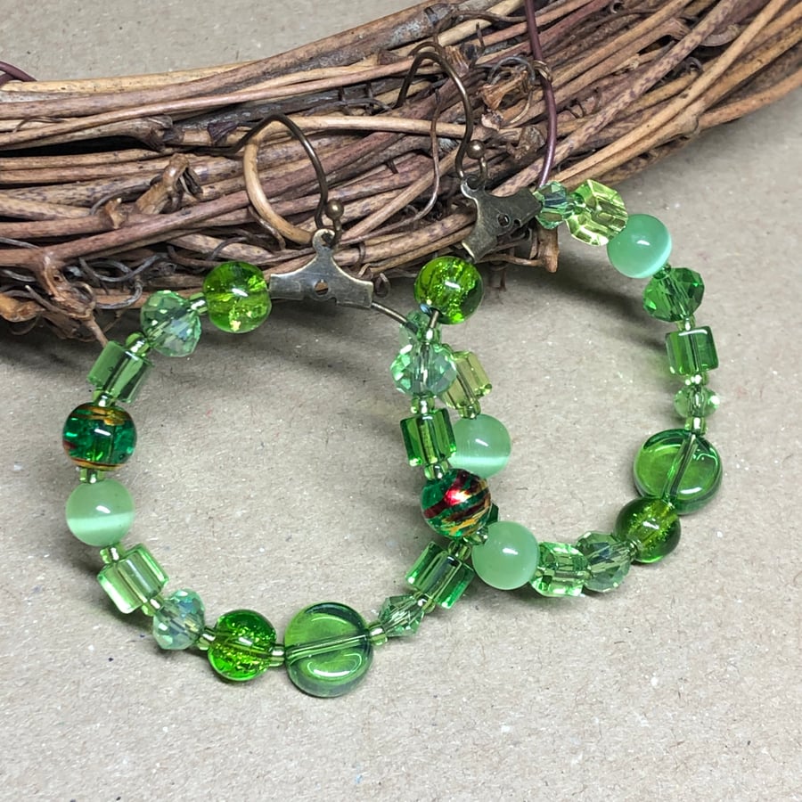 Green bead soup hoop earrings 