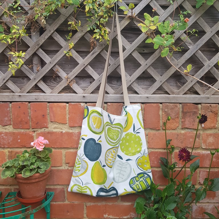 Tote bag; fruit design: fully lined with inside pocket 
