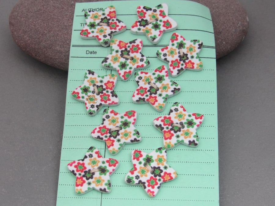 10 Flower Pattern Star Wooden Craft Buttons