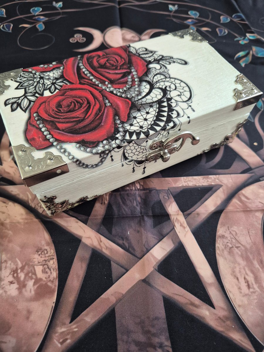 Elder Futhark Rune Set In Decorative Box 