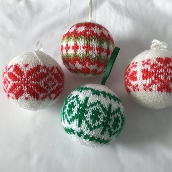 Knitted baubles (set of 4)