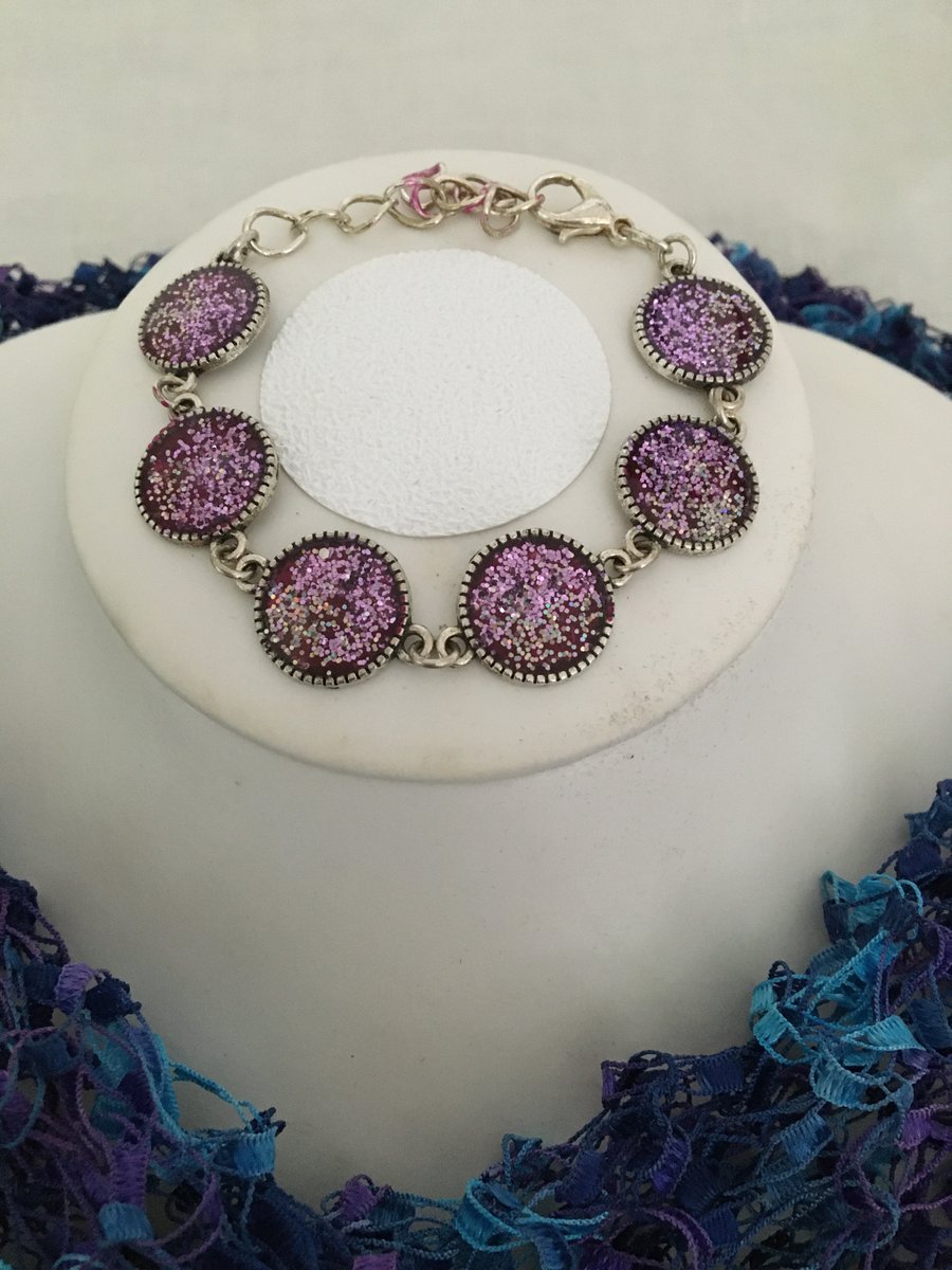 Bracelet with 6 Pink Sparkling Rounds