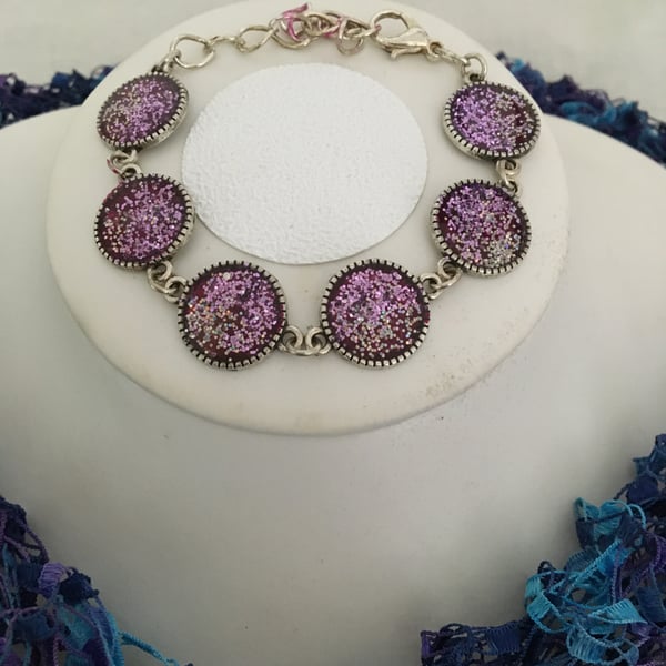 Bracelet with 6 Pink Sparkling Rounds