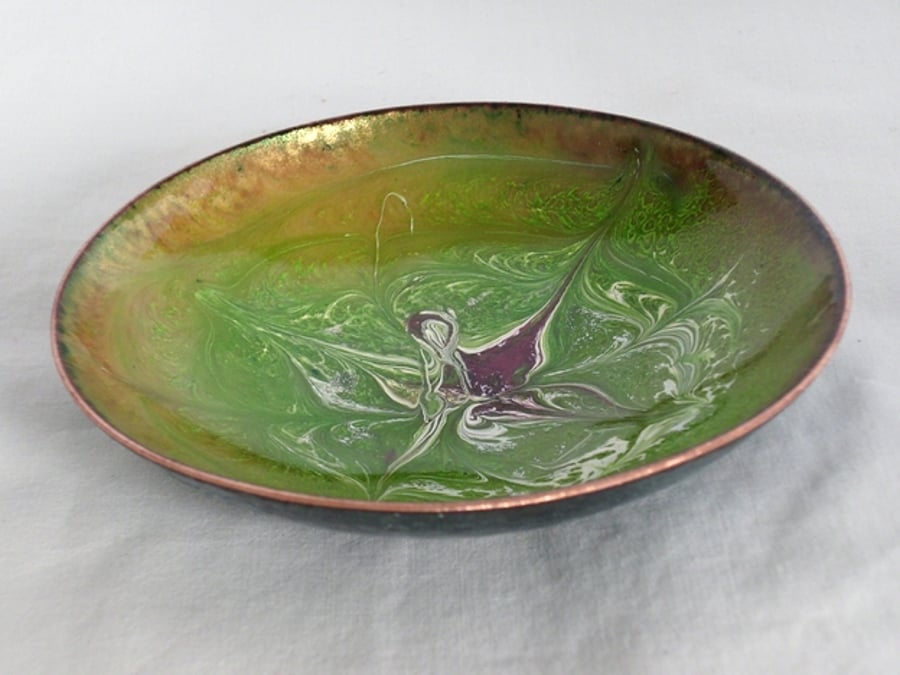 dish scrolled white and ruby over green