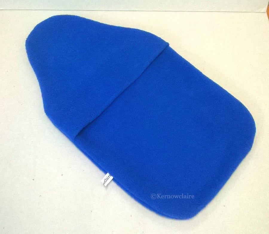 Hot water bottle cover in blue fleece, lovely and warm, hot bottle cozy