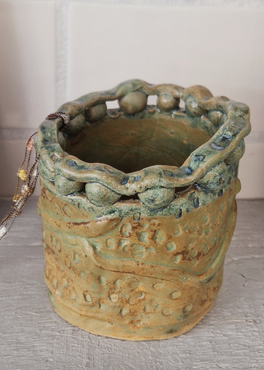Original hand made ceramic pot 'Coronet'