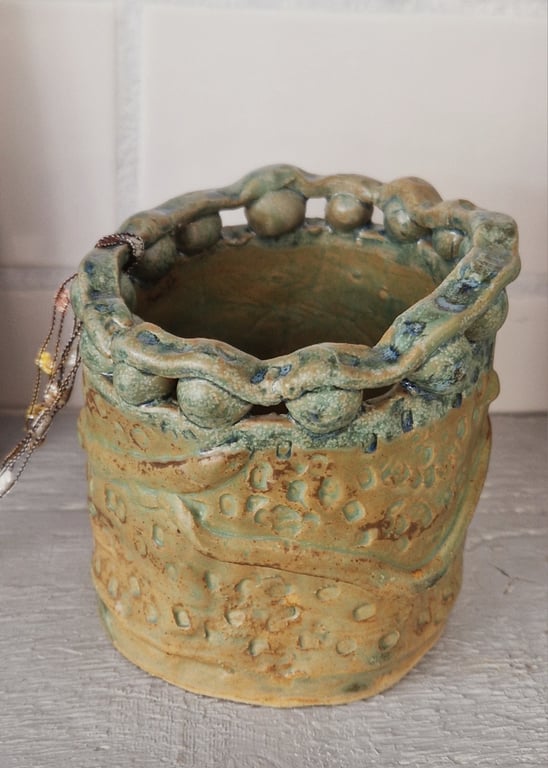 Original hand made ceramic pot 'Coronet'