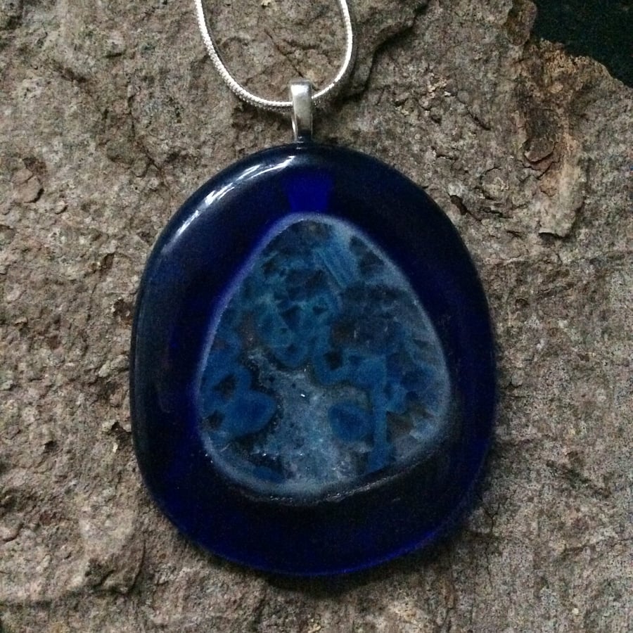 Glass and agate pendant 0613)