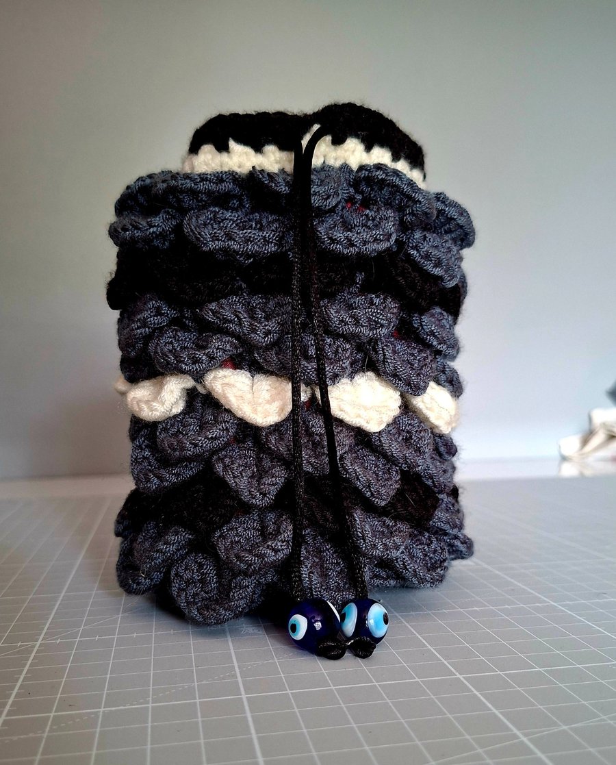 Dragon-scale bag with lining - ideal for dice etc.