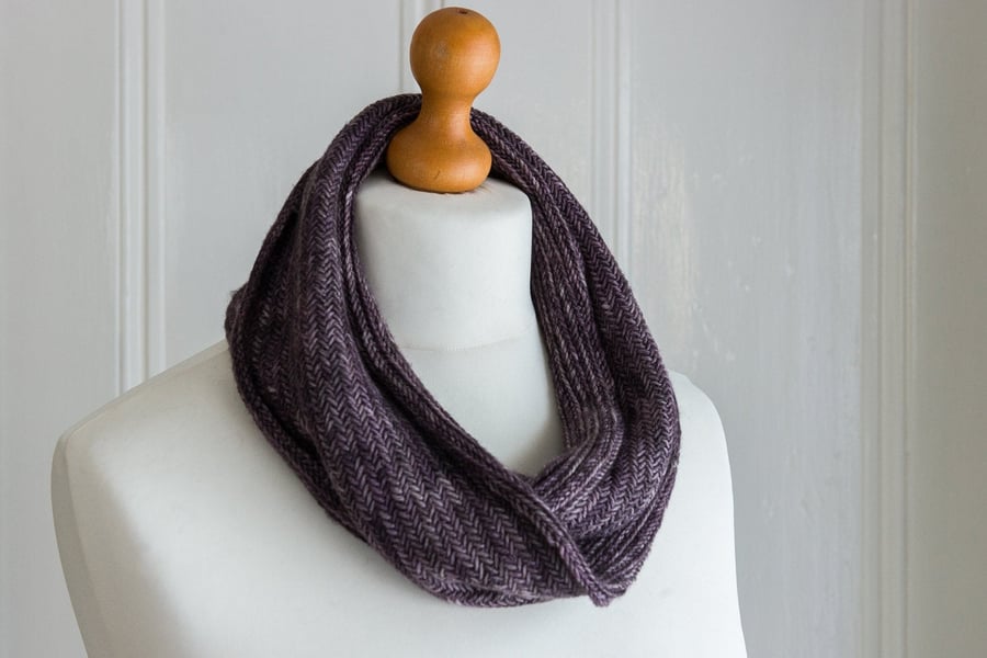 Fine Herringbone Cowl - hand knit in the round with pure merino wool