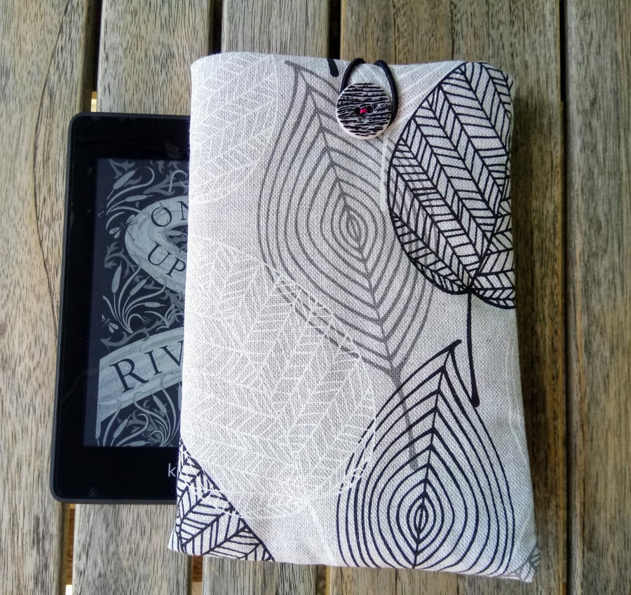 Kindle cover with skeleton leaves