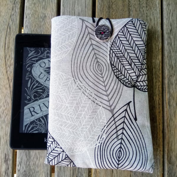 Kindle cover with skeleton leaves