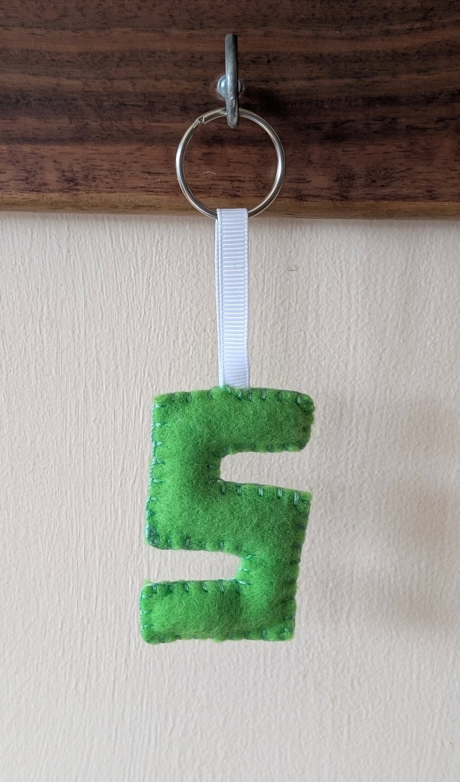 Handmade felt alphabet letter keyring S