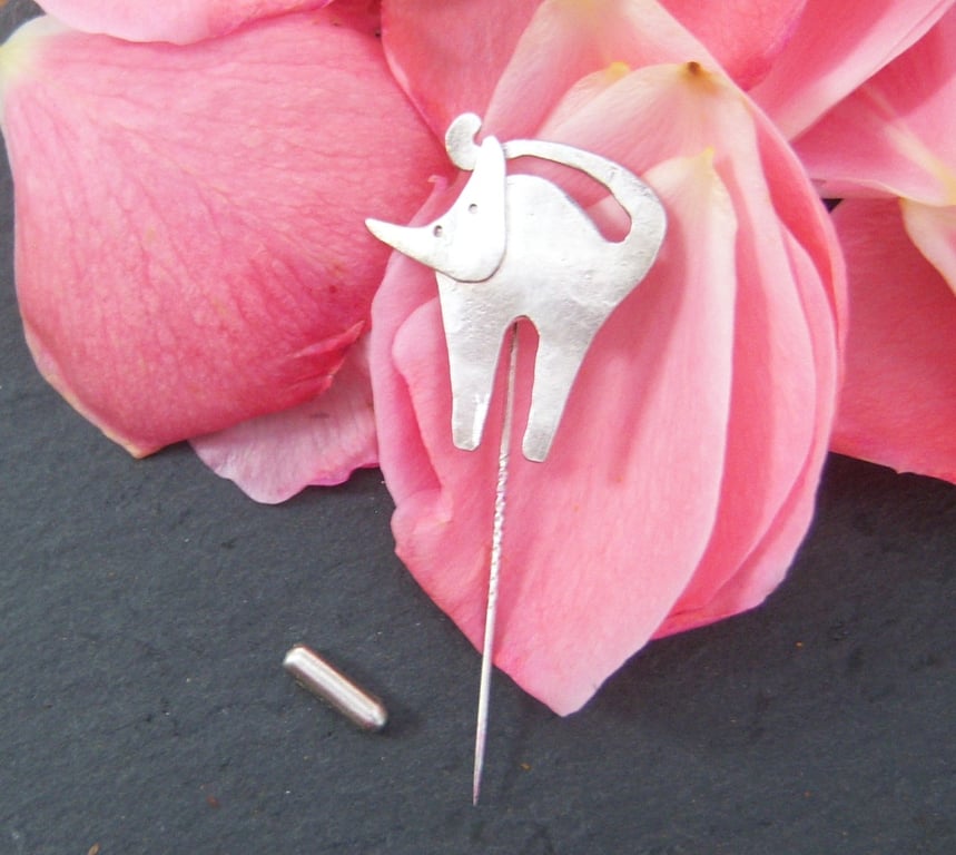 Cat pin in sterling silver