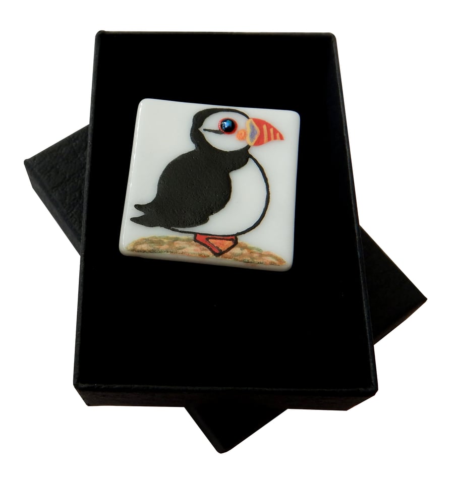 HANDMADE FUSED DICHROIC GLASS 'POLLY PUFFIN' BROOCH.