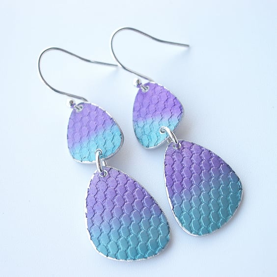 Pebble shaped mid century style drop earrings in purple and blue 