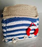 Crocheted beach hut with life ring and real shells - Image 3