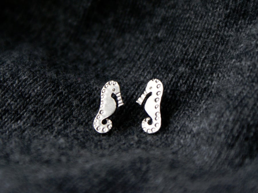 Silver seahorse studs