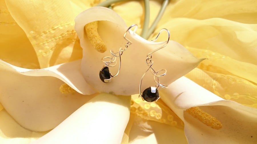 Onyx and sterling silver teardrop spiral earrings