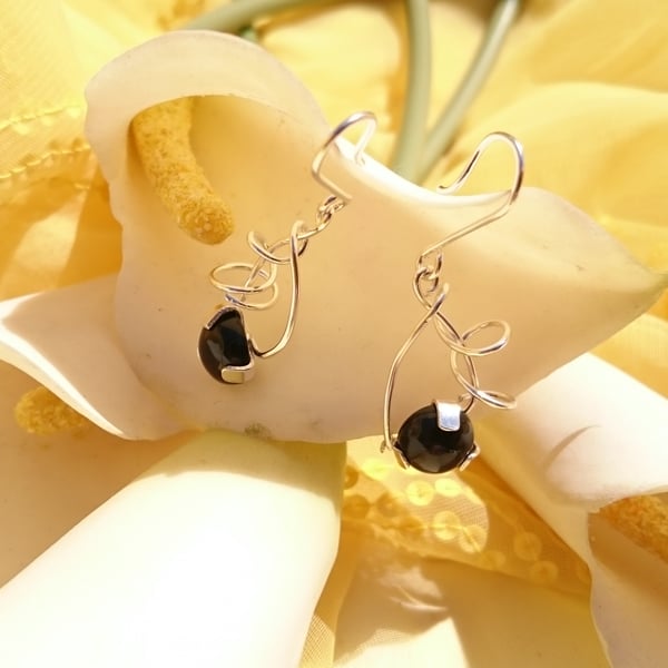 Onyx and sterling silver teardrop spiral earrings